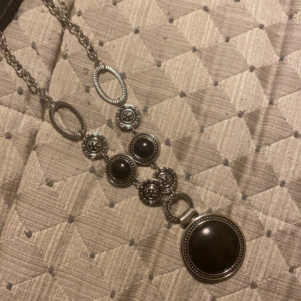 Lightweight silver and black necklace